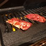 焼肉・韓国料理 KollaBo - ロースとカルビを焼き焼き〜〜(￣▽￣)