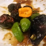 自然派中華 クイジン - 牡蠣､銀杏､おこげの四川唐辛子炒め　油通しした朝天辣椒とオレンジのハバネロは辛くないけど､緑は激辛