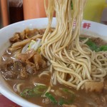 支那そば 王王軒 - ボソぱっつんとした麺。