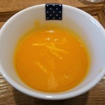 自然派中華 クイジン - ランチ共通　人参スープ