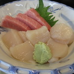 ホタテの刺身と大間まぐろ大トロ