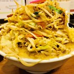 極濃湯麺 フタツメ - 逆から見ても恐ろしい量です(笑)【料理】 