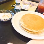 Boots & Kimo's Homestyle Kitchen - パンケーキとマカダミアナッツソースをセパレート持ってきてくれたん❤️♪ •ू(ᵒ̴̶̷ωᵒ̴̶̷*•ू) ​ )੭ु⁾ もきゅ～