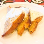 Boots & Kimo's Homestyle Kitchen - 意外に小ぶり？なマカダミアナッツフレンチトースト♪  (^_^;)