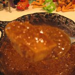 カレーとお酒　蛙 - ゴロッと大きな唯一の固形物トッピングのチキン