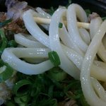 これが丸香のうどん・白く輝いています