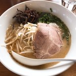 【2018年01月】濃厚とんこつ塩＠750円、提供時。