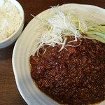 たんたん倶楽部 - ジャージャー麺+ランチタイムサービスの半ライス 700円
