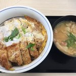 かつや 高松東バイパス店 - カツ丼 (竹)650円   とん汁 小120円