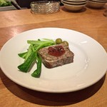 スガハラ - 田舎風テリーヌ + 米沢 小松菜のサラダ + 小桃の酢漬け
