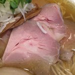 中華そば しば田 - 低温でじっくりと真空調理された豚肩ロース肉のチャーシューです。