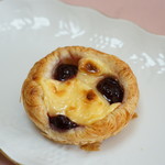 パン屋 プラティニ - チェリーのベイクドチーズデニッシュ＠220