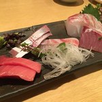 お刺身2人前盛。1人前1種類2切れだったので、4人でシェアしました。