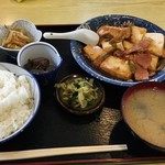 魚三会館 - ランチ(この日は肉豆腐定食)