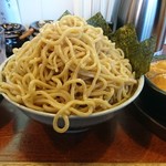 つけ麺 うまづら - 辛つけ麺ヘビー鬼盛り&玉ねぎトッピング
            (麺がビローンってなってるのは自分のせいです)