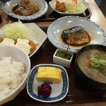 橋本わっぱ定食堂 - 鯖煮付けとチキン南蛮定食。