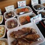 石川屋 - ちらっと見えてるのはポテトサラダ