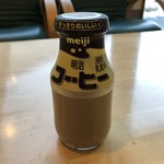 Mamesaka Onsen Sampousou - 明治 コーヒー牛乳（税込130円）