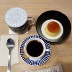 LUKEA! coffee - プリンのケーキセット(880円)です。