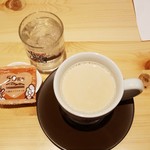 コメダ珈琲店 - たっぷりミルクコーヒー(540円)です。