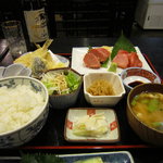 井魚家いむら - 鮪の八の身中トロとめごちとキスの天ぷら定食です