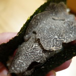 肉割烹 上 - 炙りザブトントリュフ巻