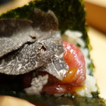 肉割烹 上 - 炙りザブトントリュフ巻