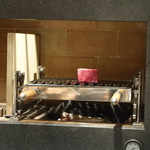 肉割烹 上 - ステーキ焼いてます