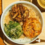 立場割烹 SSAW - 三種のかき揚げ丼 1000円 の桜えび、春菊と小柱、牛蒡と舞茸