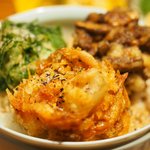 立場割烹 SSAW - 三種のかき揚げ丼 1000円 の桜えび、春菊と小柱、牛蒡と舞茸