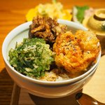 立場割烹 SSAW - 三種のかき揚げ丼 1000円 の桜えび、春菊と小柱、牛蒡と舞茸