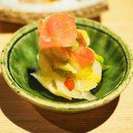 立場割烹 SSAW - 三種のかき揚げ丼 1000円 の塩麹のお新香(白菜と京人参)
