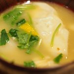 立場割烹 SSAW - 三種のかき揚げ丼 1000円 の鯛ワンタンのあら汁仕立て