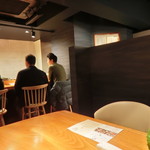 立場割烹 SSAW - 店内のテーブル席の風景です