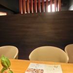 立場割烹 SSAW - 店内のテーブル席の風景です