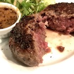 パブリックハウス ブラボー! - ハンバーグ断面