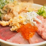 Mekikinoginji - 鮪たたきと海鮮のドカ盛り本部長 967円