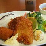 レストランハロー - カニコロ、魚フライ、ヒレカツのランチ 