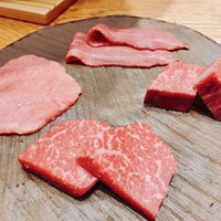 焼肉すどう 春吉 - 今日も安定と思いきやいつもと違うの入れてるね〜w