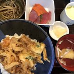 海鮮処 五十集屋 - 活ホタテかき揚げ丼(小鉢、茶碗蒸し、お吸い物、漬物付き)500円とプラス500円で食べ放題のお刺身3皿目〜♪