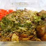 はとやお好み焼店 - お持ち帰りでも、ポテト焼きそば。