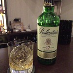 Bar CURA - Ballantine’s AGED 17 YEARS（ロック）