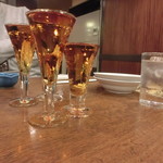 神谷バー - お隣さんは電気ブラウン飲み比べ