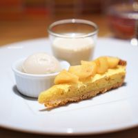 アドゥエパッシ - りんごのタルト 黒糖のパンナコッタ バナナのジェラート