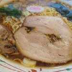 かまや食堂 - 特盛りにはチャーシューの端っこもサービスで入ってました。