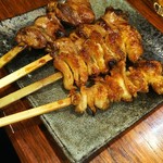 焼き鳥専門店 とりまる - 皮タレ・ハツ