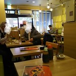 かあちゃん - 店内の様子 お昼11時半頃