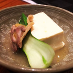 Okaichi - 鶏だし湯豆腐。良さしかない。どっさり小鍋とコンロで出てきますぞ。