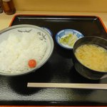 季節料理 魚竹 - ②ご飯、味噌汁、お漬物