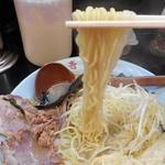 壱発ラーメン - 麺リフトアップ